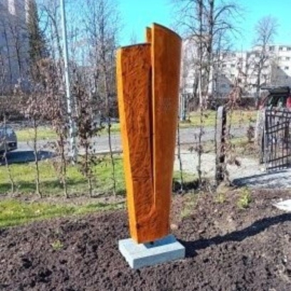 Holzgrabmal aus Weymouthskiefer