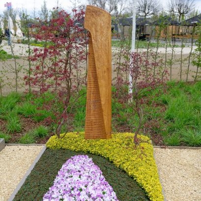 Stele aus Eichenholz